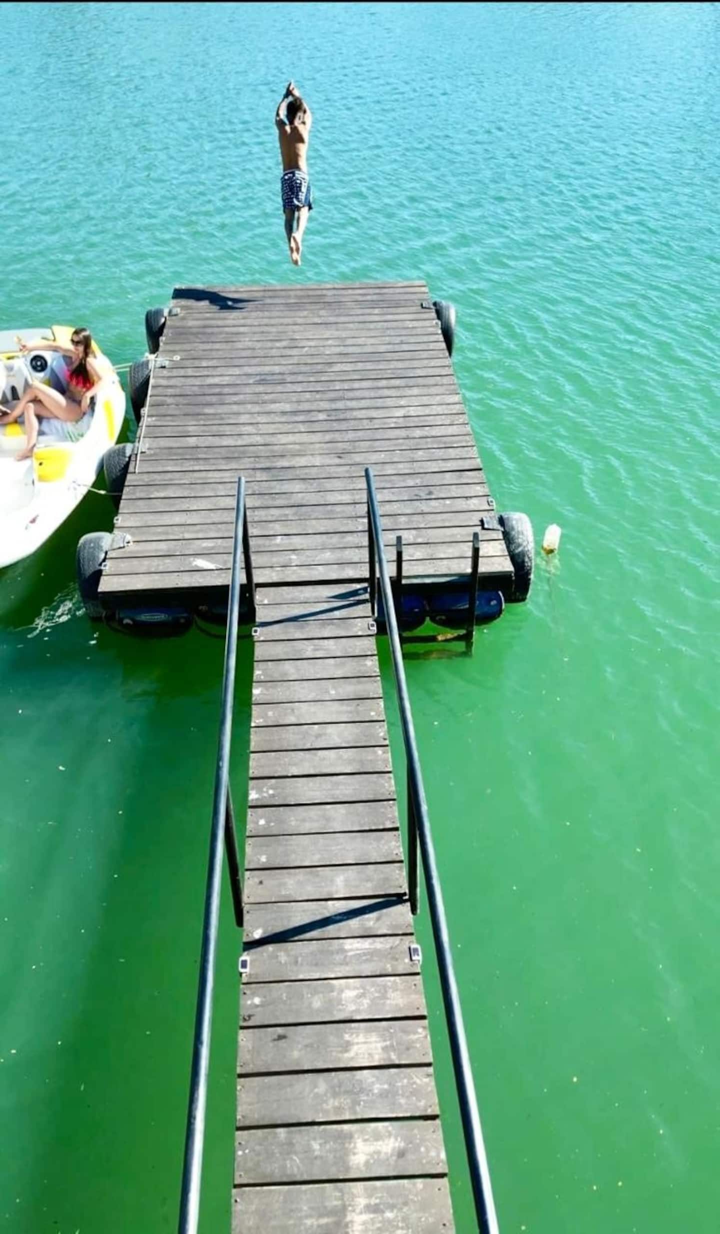 Muelle privado con kayaks