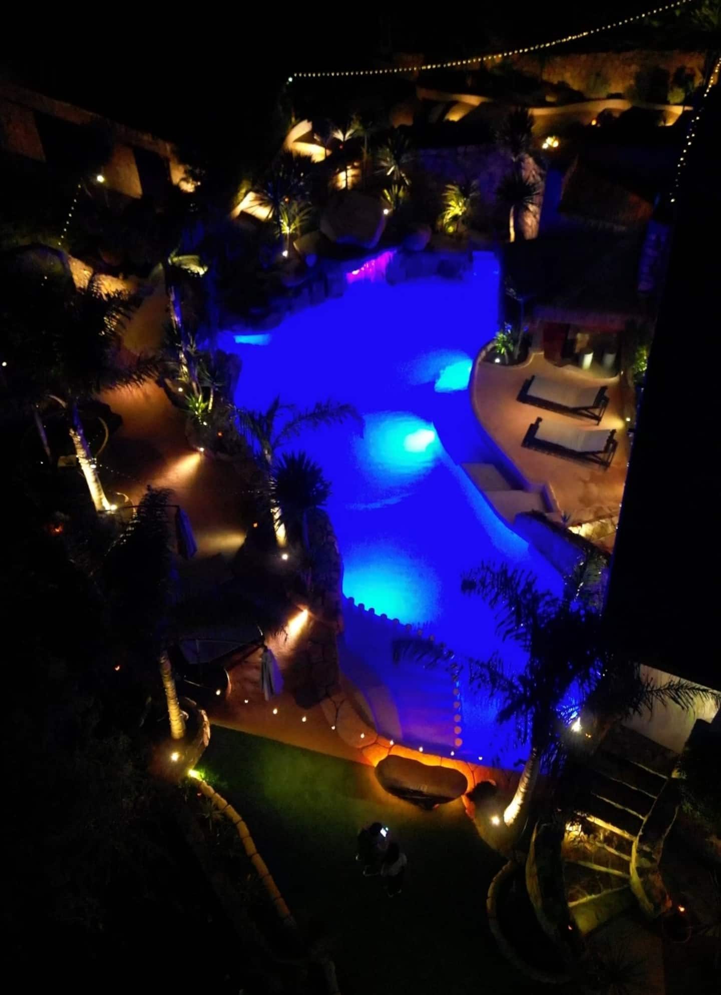 Piscina iluminada