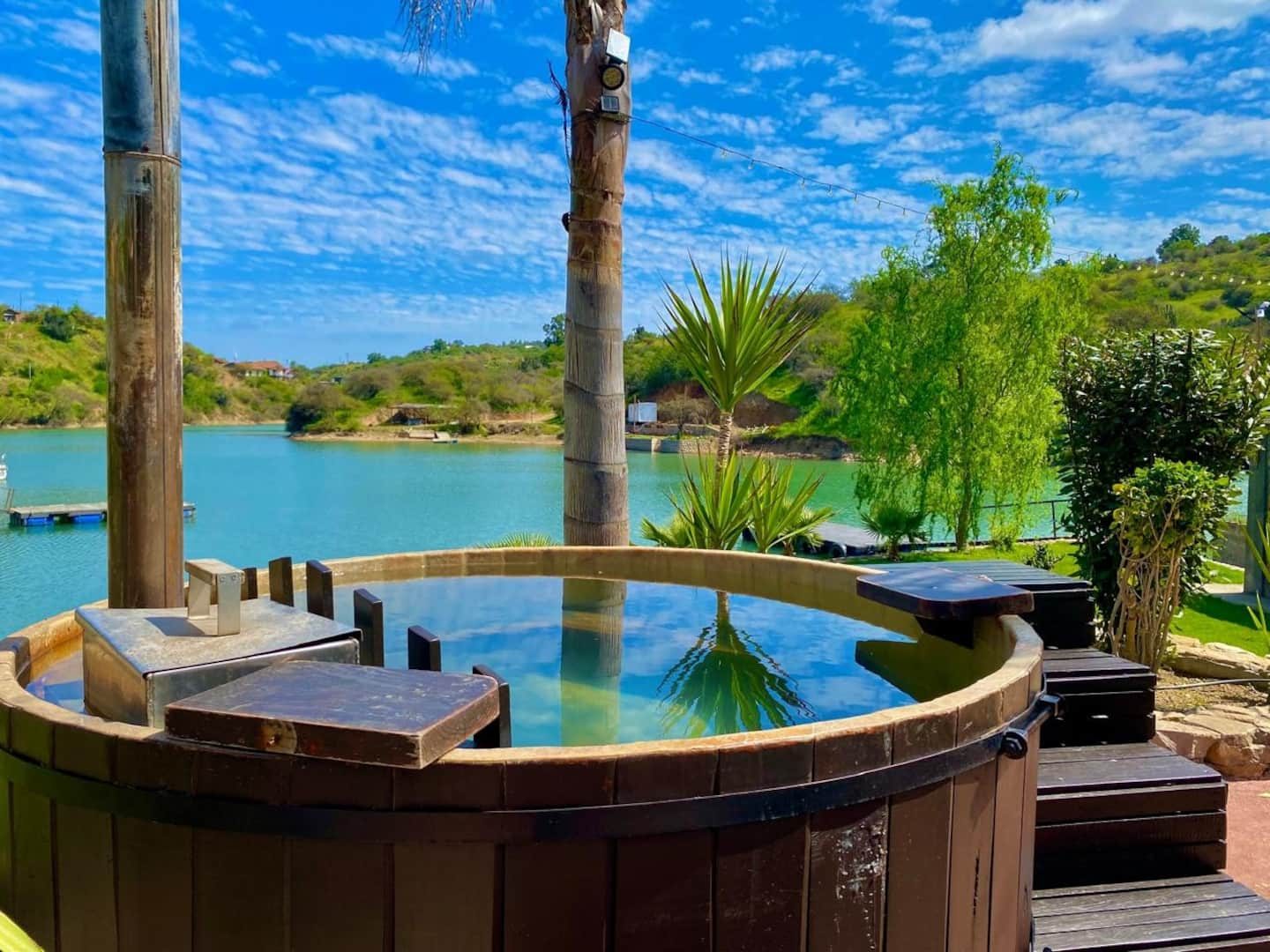 Tinaja con vista al lago
